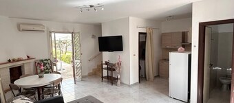 Lovely 3-bedroom villa in Torre Lapillo with AC, WiFi, barbecue near beach