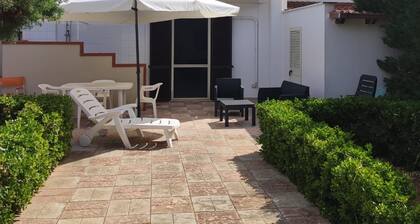 Lovely 3-bedroom villa in Torre Lapillo with AC, WiFi, barbecue near beach