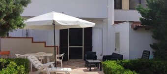 Lovely 3-bedroom villa in Torre Lapillo with AC, WiFi, barbecue near beach