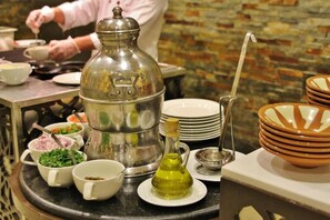 Petit déjeuner buffet servi tous les jours en supplément