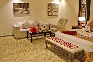 Hypo-allergenic bedding, down comforters, minibar, in-room safe