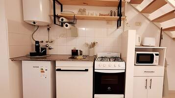 Refrigerador, microondas, horno, tetera/pava eléctrica