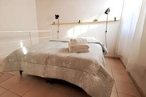 1 habitación, tabla de planchar con plancha, internet y ropa de cama 