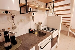 Kühlschrank, Mikrowelle, Ofen, Wasserkocher