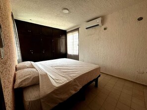 3 dormitorios, tabla de planchar con plancha, wifi gratis y ropa de cama