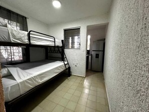 3 chambres, fer et planche à repasser, accès au Wi-Fi (inclus)