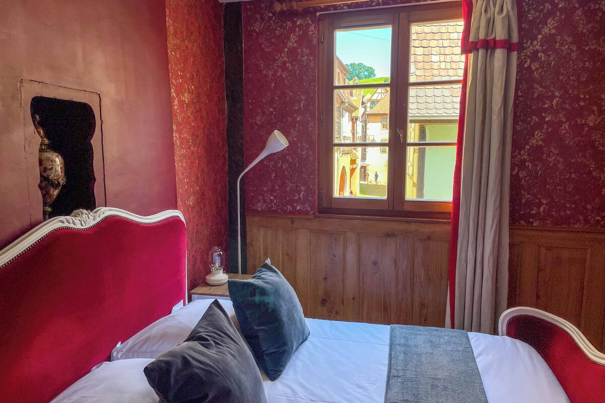 Blackout curtains, soundproofing, free WiFi