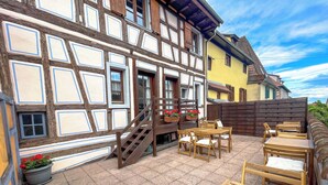 Traditional House, Vineyard View | Teres/patio