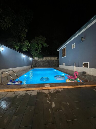 Cozy House With Swimming Pool Near City Center