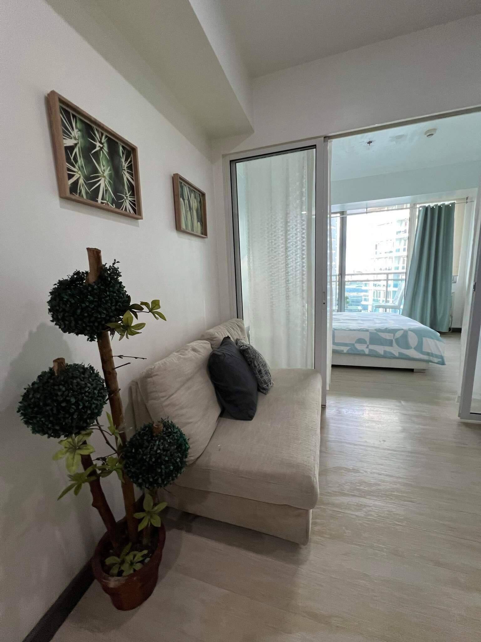 Comfort Condo, Balcony, Beach View | Living area