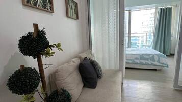 Comfort Condo, Balcony, Beach View | Living area