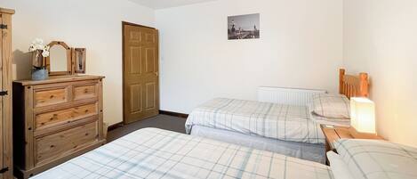 3 bedrooms, free WiFi, bed sheets