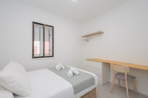 2 slaapkamers, een strijkplank/strijkijzer, gratis wifi, beddengoed