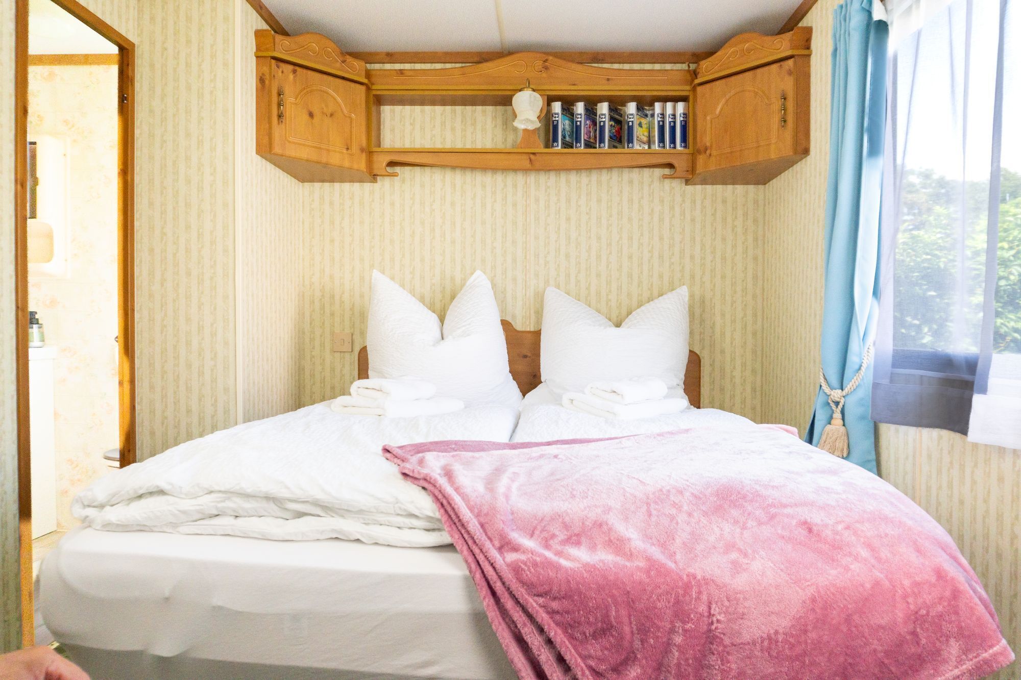 2 Schlafzimmer, Schreibtisch, Bügeleisen/Bügelbrett, Reisekinderbett