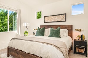 3 bedrooms, desk, iron/ironing board, travel crib