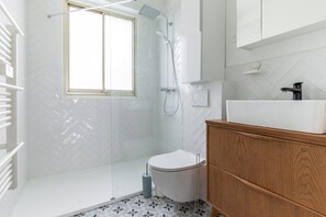 Shower, towels