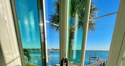 Waterfront Paradise on Hutchinson Island