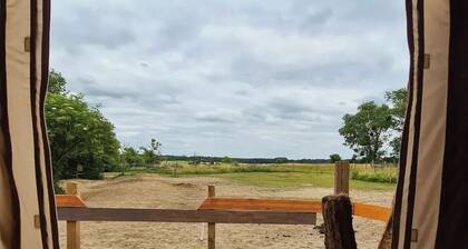 Luxuszelt in der Pferdeherde in Perfekten Westernambiente in Maximaler Natur