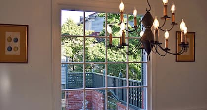 Cozy 1-bedroom house in historic Arrow Rock with WiFi, AC.