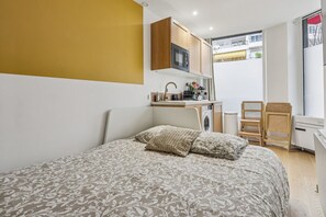 1 slaapkamer, een bureau, een strijkplank/strijkijzer, gratis wifi