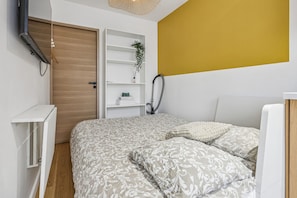 1 bedroom, desk, iron/ironing board, free WiFi