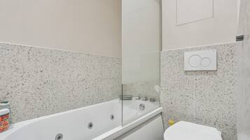 SĂšche-cheveux, serviettes fournies