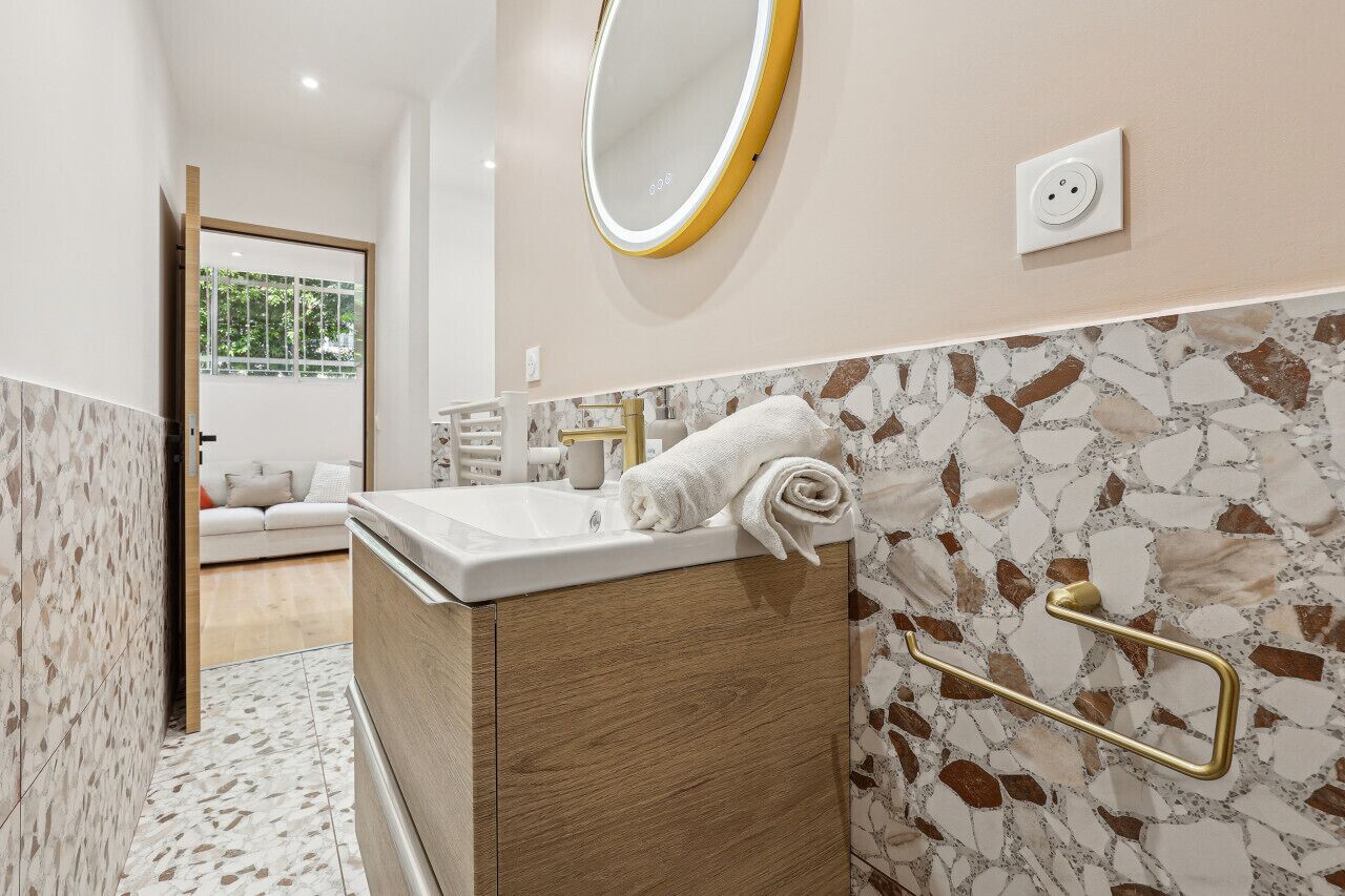 Sèche-cheveux, serviettes fournies