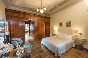 7 Schlafzimmer, Bügeleisen/Bügelbrett, kostenloses WLAN