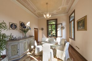 Autumn, Living Room, Spring, Summer