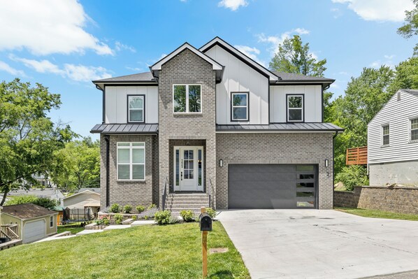 Exterior - East Nashville Oasis - Private Mother-InLaw Suit - Sleep 6 - Pet Friendly! (Nashville)