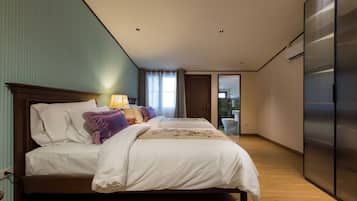 4 bedrooms, in-room safe, WiFi, bed sheets