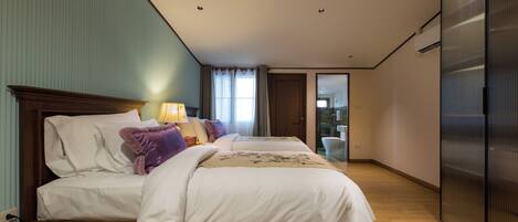 4 chambres, coffres-forts dans les chambres, Wi-Fi, draps fournis