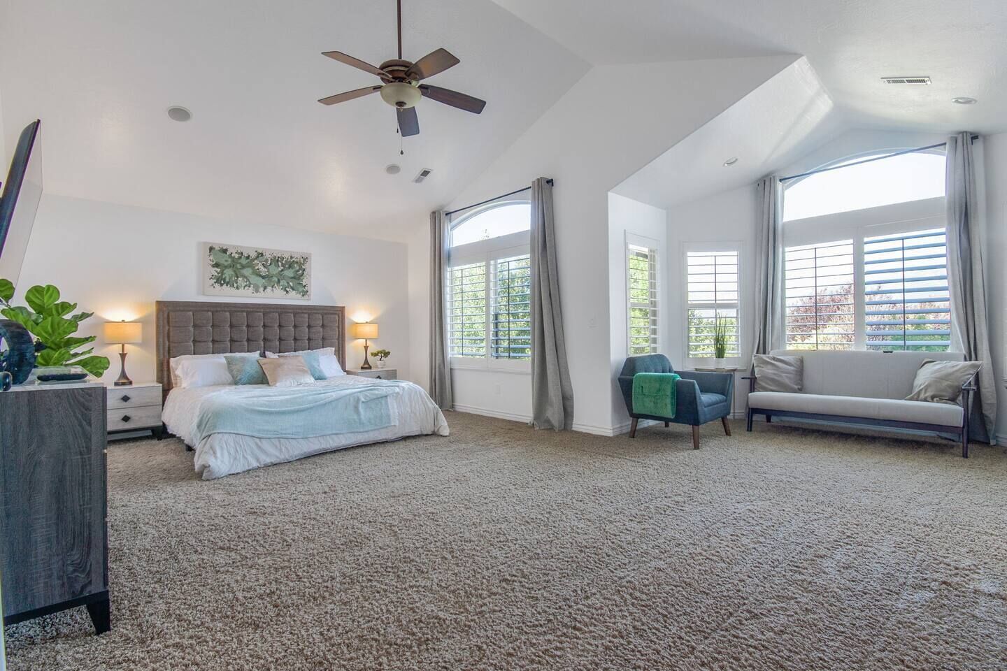 7 bedrooms, iron/ironing board, WiFi, bed sheets