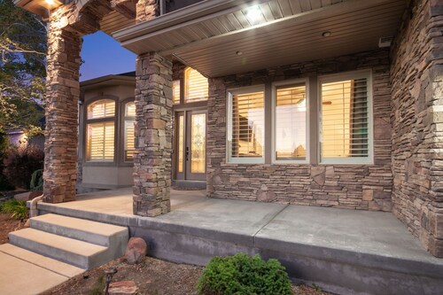 The LAN House - Sleeps 21