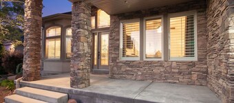 The LAN House - Sleeps 21