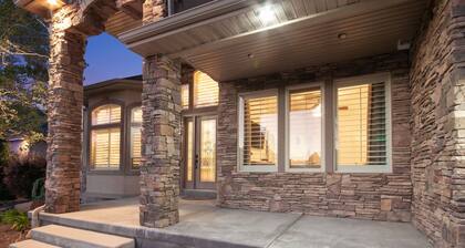 The LAN House - Sleeps 21