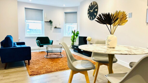Apartment | Dining - Spacious 2 Bedroom Apartment in Margate (Margate)