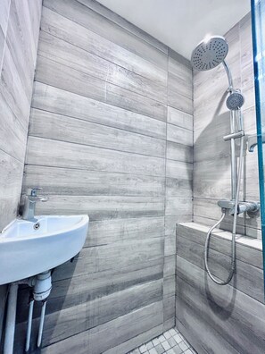 Hair dryer, towels, soap, toilet paper - Studio Chic near the Eiffel Tower (Paris)