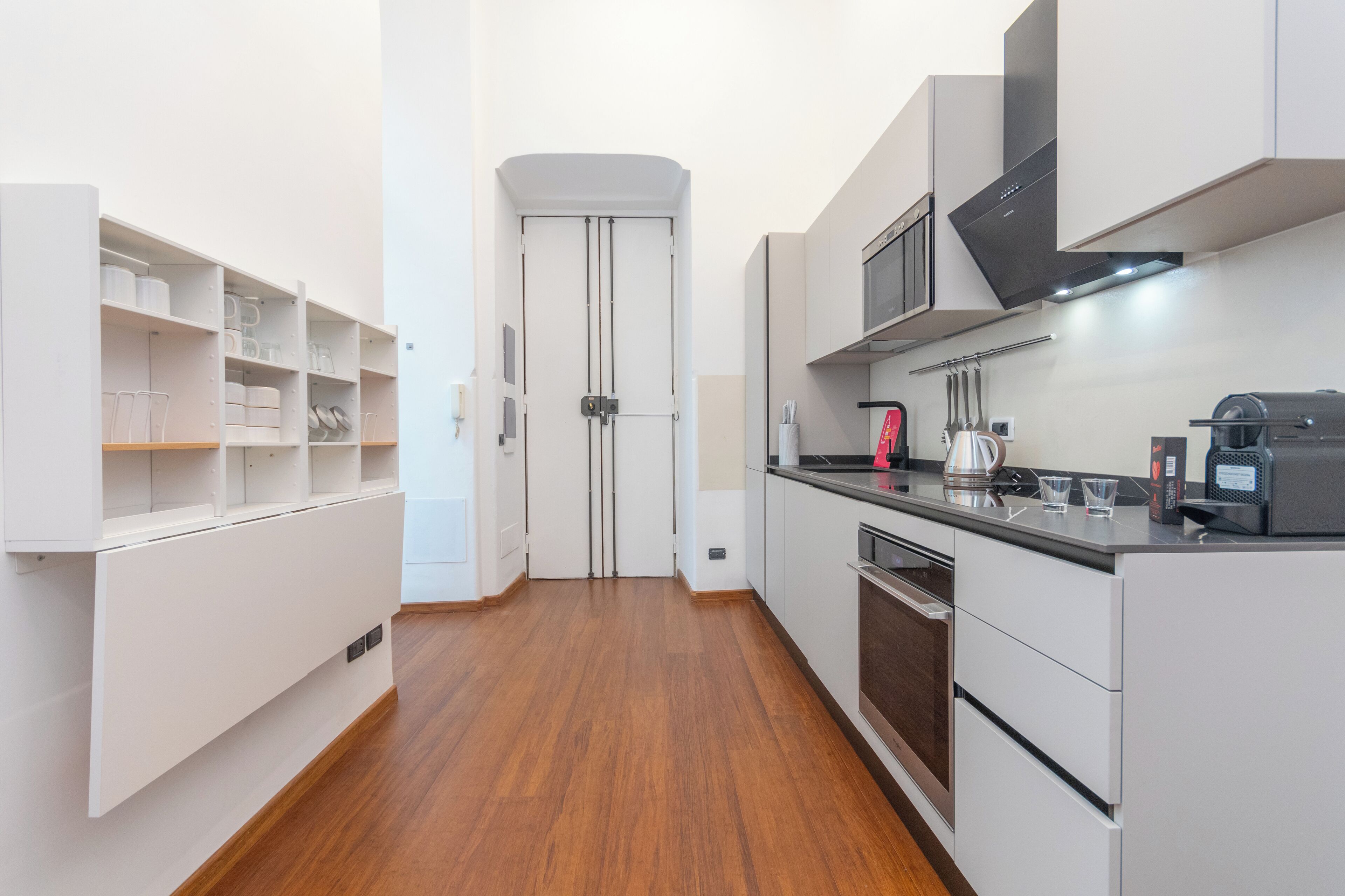 Departamento | Cocina privada | Refrigerador, microondas, horno y parrilla de estufa 