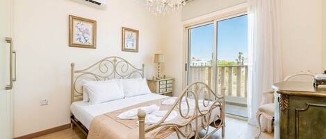3 bedrooms, in-room safe, iron/ironing board, free WiFi