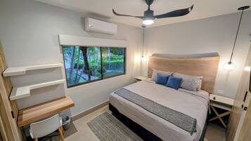 2 chambres, coffres-forts dans les chambres, bureau