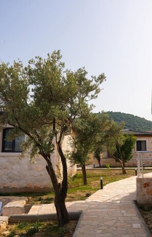 Basic-Suite, Gartenblick | 1 Schlafzimmer, Allergikerbettwaren, individuell dekoriert