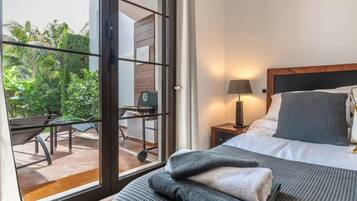 Apartment | 2 bedrooms, iron/ironing board, free WiFi, bed sheets