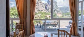 Majestic view Home just under Meteora Unesco Site

