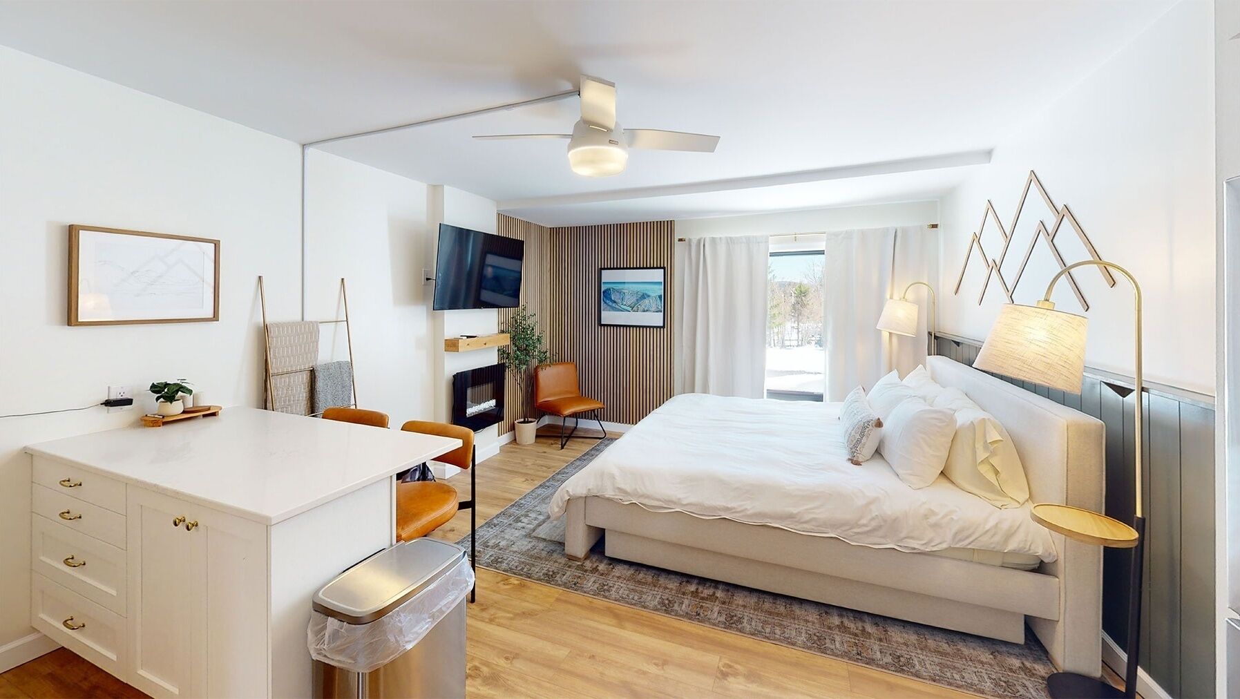 NEW LISTING! Chic and Modern Studio at Silvercreek by RedAwning