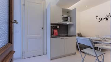 Estudio urbano, balcón | Área de sala de estar