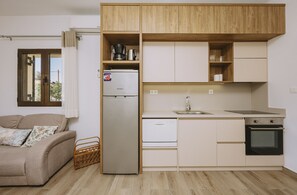 Kühlschrank, Mikrowelle, Ofen, Geschirrspüler
