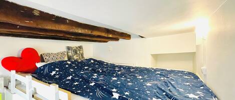 1 bedroom, desk, iron/ironing board, WiFi