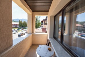 Habitación con 1 cama matrimonial o 2 individuales | Vista a la ciudad