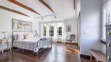 3 bedrooms, iron/ironing board, travel cot, WiFi